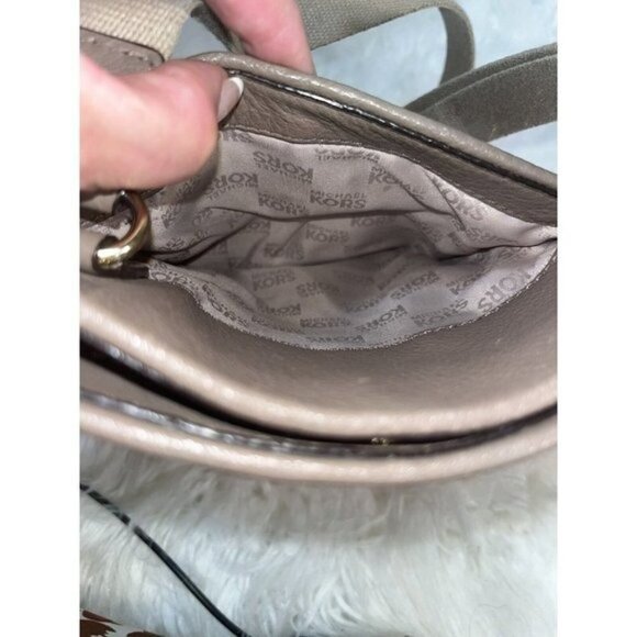 MICHAEL Kors Fulton Leather Swing pack Crossbody Taupe - Picture 7 of 12